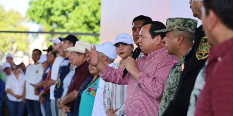 Arranca en Celestún «Echémosle Montón», iniciativa de ayuda solidaria del Gobierno del Estado