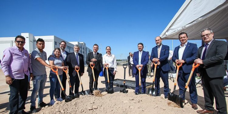 Concreta Jalisco 321.6 MDP de inversión con expansión de la empresa automotriz Bader; generará 400 empleos directos