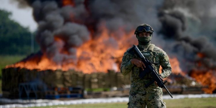 Cuitláhuac García encabeza la mayor incineración de narcóticos en la historia de Veracruz