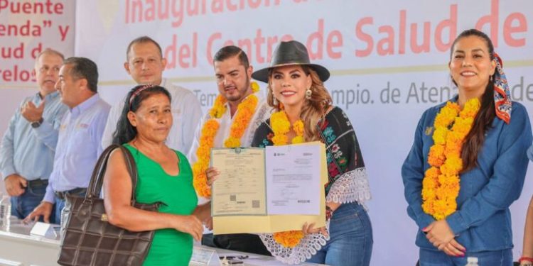 Cumple Evelyn Salgado con el Año de las Obras; entrega Centro de Salud y Puente vehicular en Atenango del Río