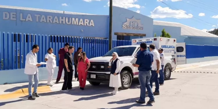 Cumple Maru Campos con Sisoguichi: Entrega ambulancia para el servicio de 5 mil pacientes del Hospital de la Tarahumara