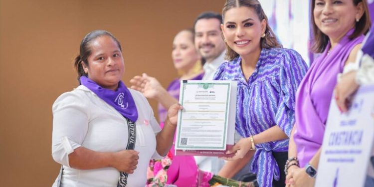 Empodera gobierno de Evelyn Salgado a más de 3 mil mujeres con la “Tarjeta Violeta” en Guerrero