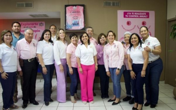 En equipo DIF y sociedad civil llevan programas a las regiones Norte y Carbonífera
