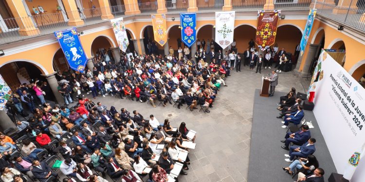 En Puebla, jóvenes cuentan con respaldo del gobierno estatal para alcanzar objetivos: Sergio Salomón