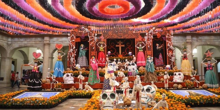 Invitan disfrutar del altar monumental en Palacio de Gobierno