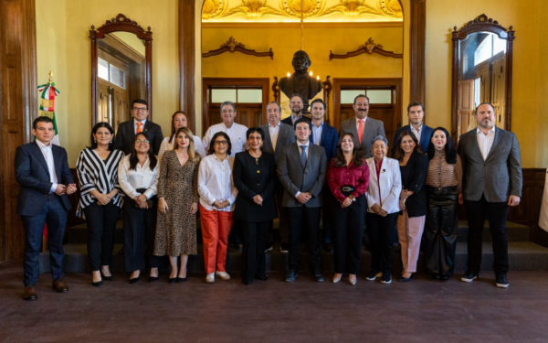 Se reúne Gobernador con diputados locales