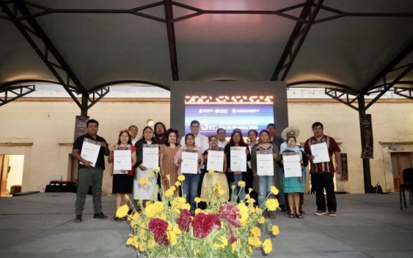 Premian a personas ganadoras del Tercer Concurso Estatal de Día de Muertos