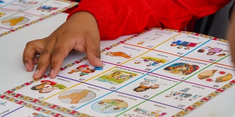 Presenta Sego la Lotería de la Paz en la FILO 2024