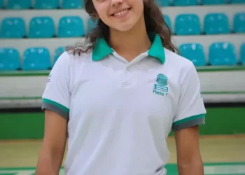 Representará alumna del Cobach a México en competencia internacional de triatlón en España