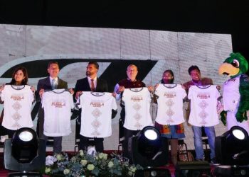 Presenta INPODE playera y medalla del «Maratón Puebla 2024»