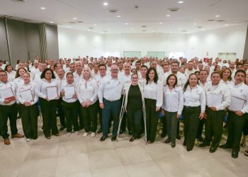 Reciben docentes del COBAT nombramientos de homologación y renivelación