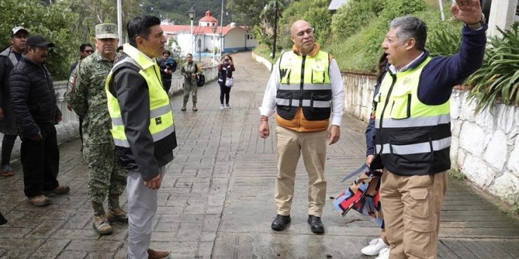 Recorre Gobernador de Oaxaca zona afectada en la Sierra de Juárez