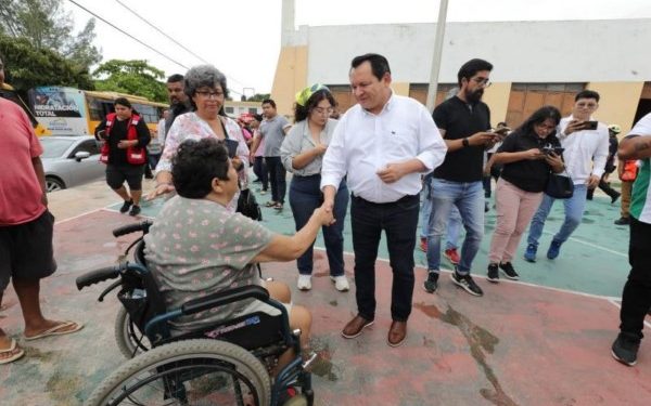 Supervisa el Gobernador Joaquín Díaz Mena las labores de evacuación en la costa yucateca