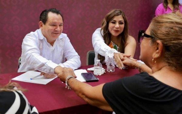 Abre Gobernador Joaquín Díaz Mena las puertas de Palacio de Gobierno por primera vez para atender las audiencias con el pueblo