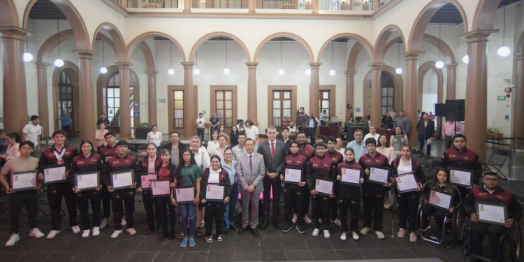 Veracruz premia a medallistas y entrenadores por sus logros deportivos