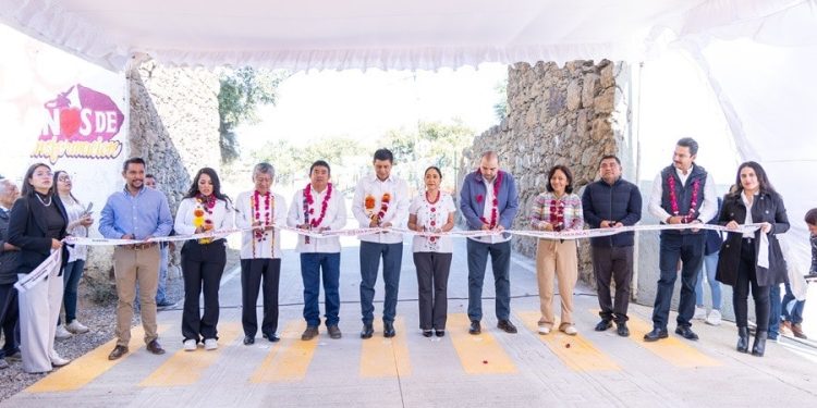 Cumple Salomón Jara con el pueblo de Oaxaca, entrega pavimentado el Camino Antiguo a Monte Albán