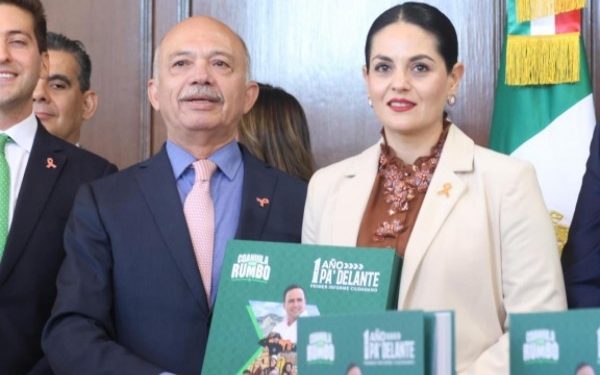 Entrega secretario de Gobierno Glosa del Primer Informe al Congreso del Estado