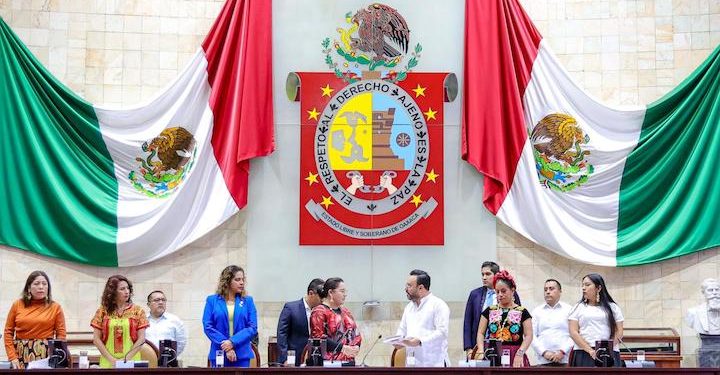 Entrega Poder Ejecutivo Segundo Informe de Gobierno al Congreso del Estado