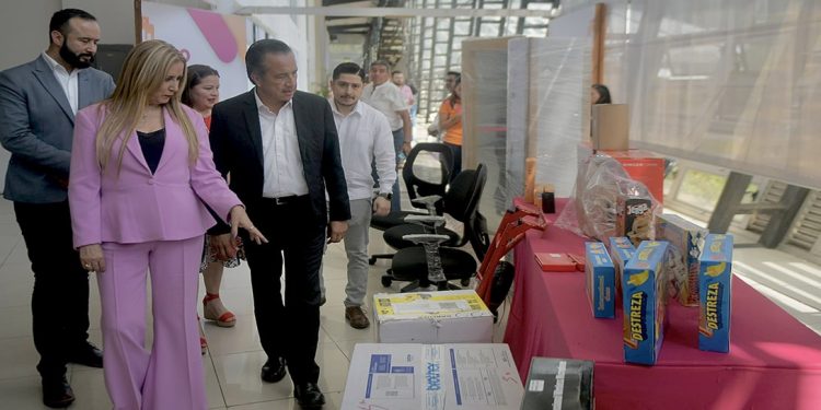 Entrega DIF insumos a casas de asistencia y equipos a unidades de rehabilitación