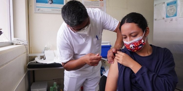 Exhorta SSO a vacunarse para prevenir neumonía en la población en riesgo