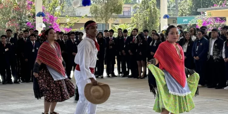 Fortalecen estudiantes de la Ensech su formación académica con estancia en la Normal de Texcoco