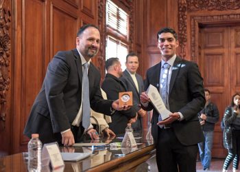 Galardona Gobierno del Estado a Andrés Olivas e Isaac Rojas con el Premio Estatal del Deporte 2024