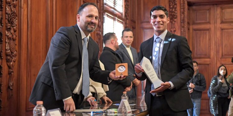 Galardona Gobierno del Estado a Andrés Olivas e Isaac Rojas con el Premio Estatal del Deporte 2024