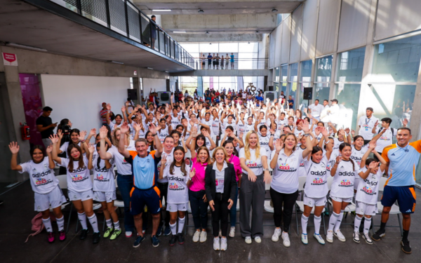 Inicia Clínica Femenil de Futbol de la Fundación Real Madrid en Centros Comunitarios