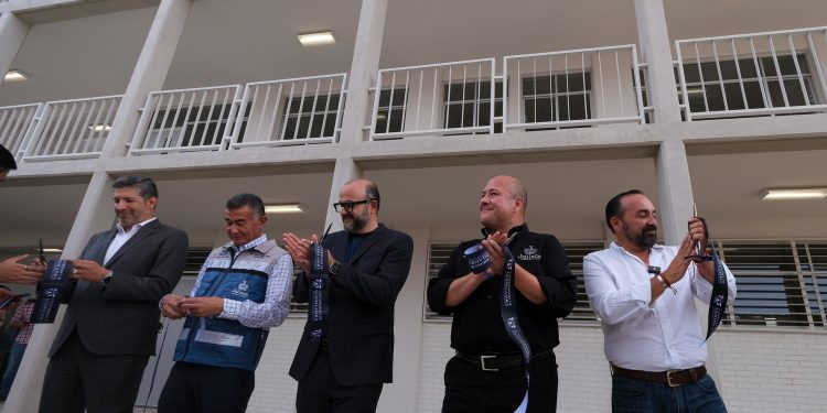 Enrique Alfaro y Ricardo Villanueva entregan nueva preparatoria en Tonalá con una inversión cercana a los 90 mdp