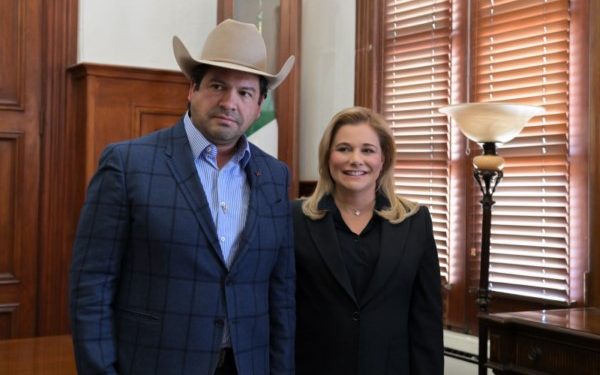 Maru Campos toma medidas para prevenir llegada de Gusano Barrenador a Chihuahua