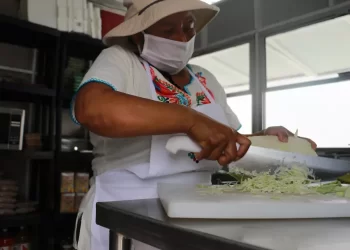 Más de 5 mil estudiantes reciben diariamente desayunos calientes en comedores y módulos escolares