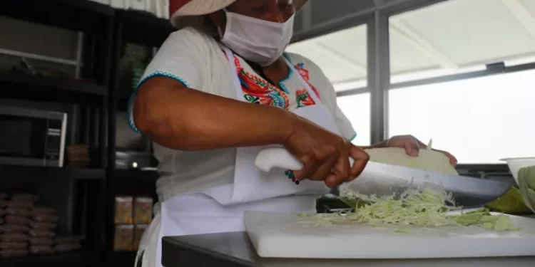 Más de 5 mil estudiantes reciben diariamente desayunos calientes en comedores y módulos escolares