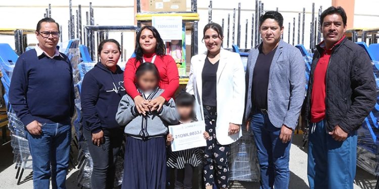 Más de 7 mil alumnos con discapacidad son beneficiados con materiales educativos