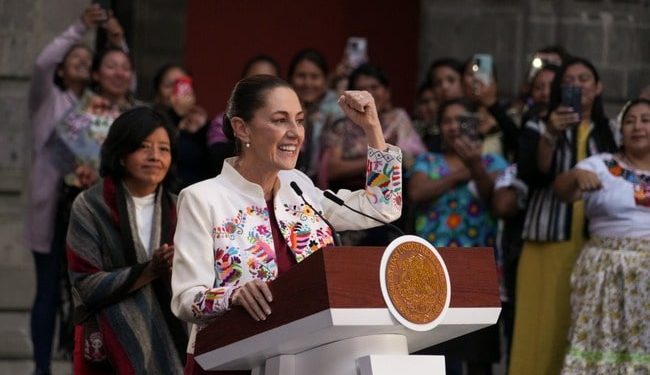 Presidenta Claudia Sheinbaum anuncia creación de nuevos Planes de Justicia que incluirán a mujeres indígenas artesanas