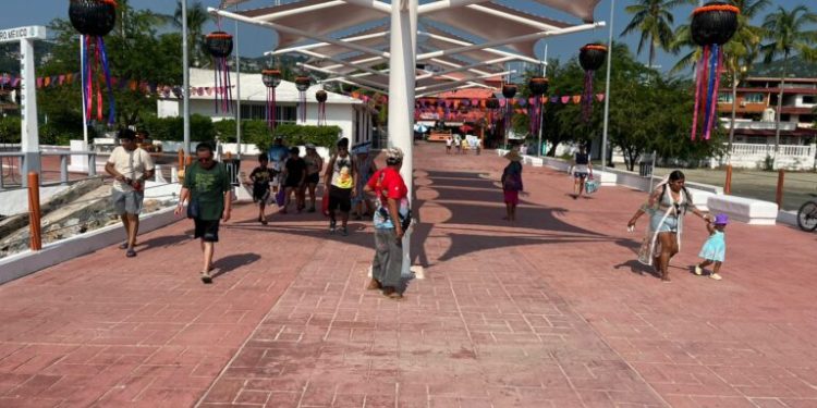 Recibe Guerrero importante afluencia turística en fin de semana largo del Día de Muertos