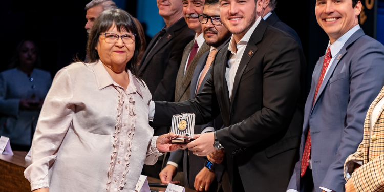 Reconoce Gobernador a servidores públicos