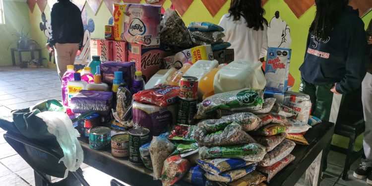 Donan estudiantes del Conalep Juárez III despensas al Comedor Comunitario «El Refugio»