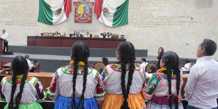 Atuendo de San Pablo Tijaltepec debe ser considerado Patrimonio Cultural de Oaxaca