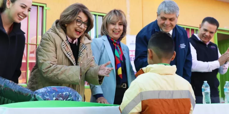 Beneficia “Juntos Sin Frío” a 300 niñas y niños en Ciudad Juárez