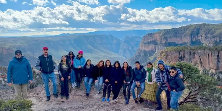 Capacitan a más de 2 mil 300 personas en cursos de calidad turística durante 2024