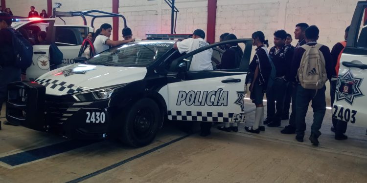 Capacita Policía Vial Estatal a más de 800 estudiantes de Teotitlán de Flores Magón