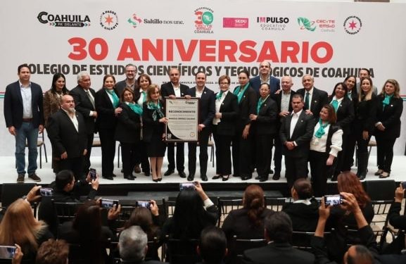 Celebra Manolo 30 años del CECyTE Coahuila