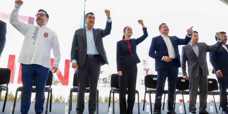 Consolidan Claudia Sheinbaum y Sergio Salomón acceso a la educación como un derecho