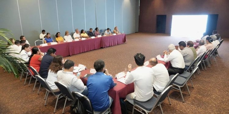 Encabeza Sectur Oaxaca reunión con sector turístico de Huatulco