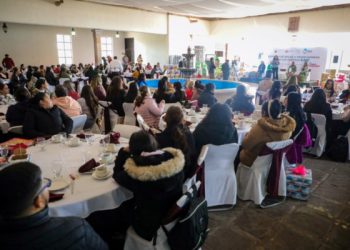 Entrega Gobierno de Zacatecas estímulos económicos a orientadoras y orientadores de CAIC