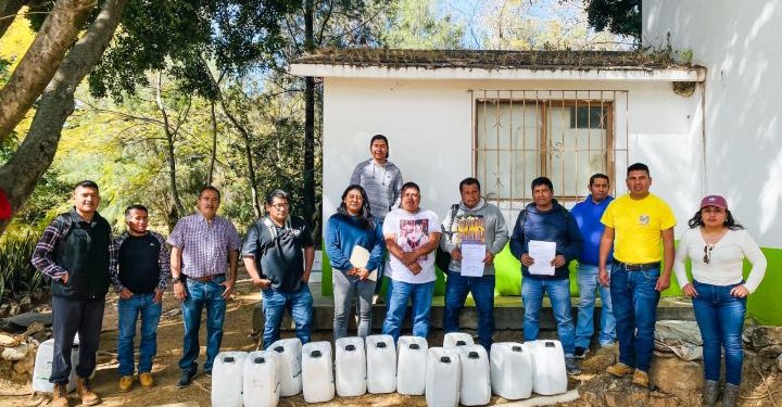 Entrega Coesfo producto biológico para saneamiento en comunidades de la Sierra de Juárez y Valles Centrales