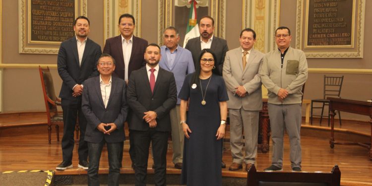 Genera gobierno estatal mejores condiciones de vida para sector laboral de Puebla
