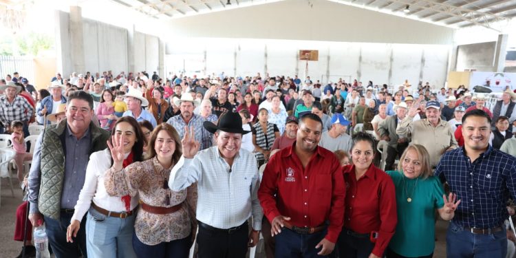 Impulsa Gobernador David Monreal el bienestar de las familias con apoyos históricos en Juchipila