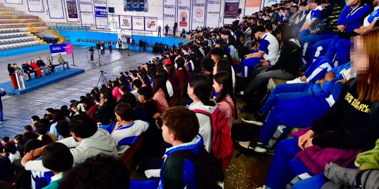 Maru Campos impulsa programas preventivos para atender la violencia