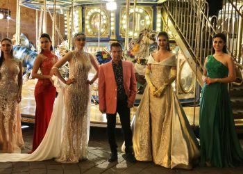 Presenta Hernann Ortega la colección “Shine at Christmas” en Plaza de Armas